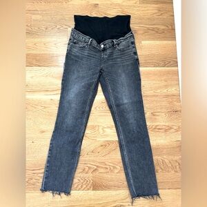 Gap maternity jean size 26 black